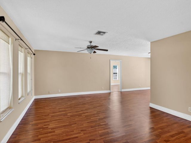 Продажа дома по адресу 1273 SW 25th Avenue - фото 6762555