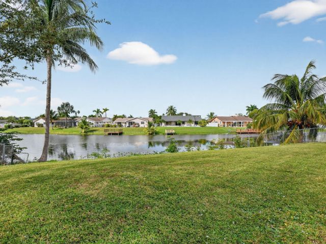 Продажа дома по адресу 1273 SW 25th Avenue - фото 6762557