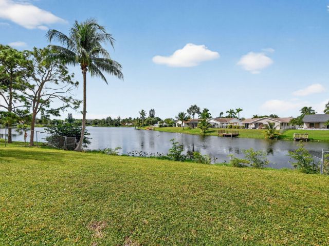 Продажа дома по адресу 1273 SW 25th Avenue - фото 6762558