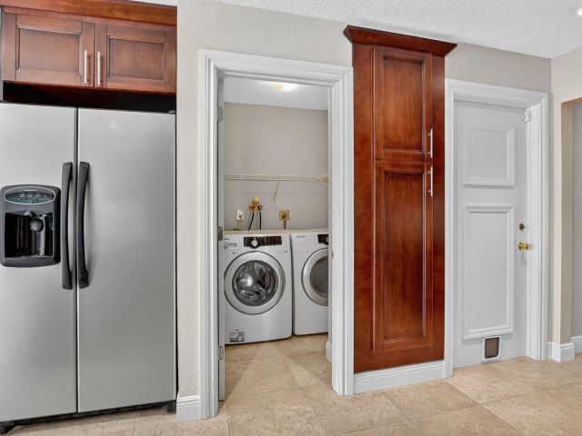 Продажа дома по адресу 1273 SW 25th Avenue - фото 6762561