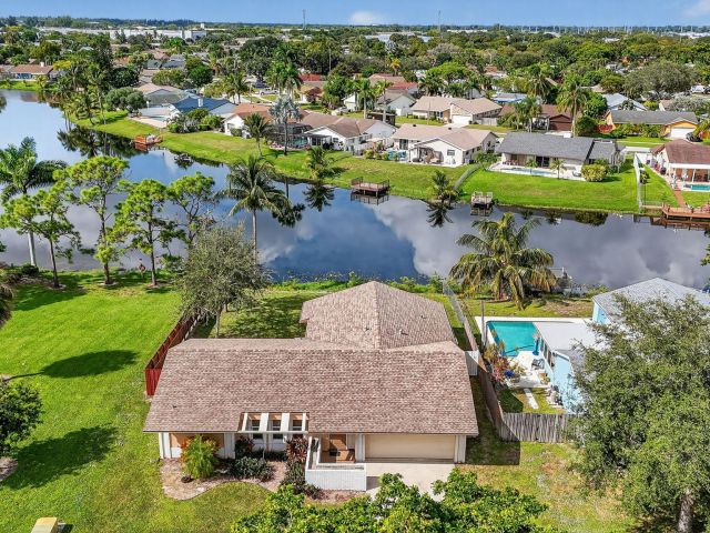 Продажа дома по адресу 1273 SW 25th Avenue - фото 6762566