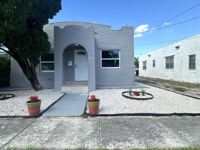 Дом в аренду по адресу 4107 Virginia Terrace - фото 6763970