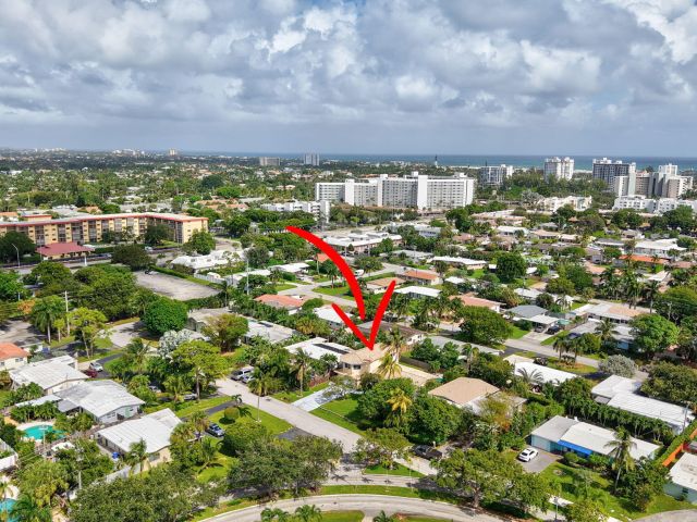 Продажа дома по адресу 1300 NE 26th Avenue NE - фото 6846729