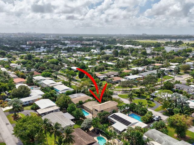 Продажа дома по адресу 1300 NE 26th Avenue NE - фото 6846734