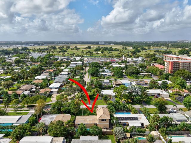 Продажа дома по адресу 1300 NE 26th Avenue NE - фото 6846735