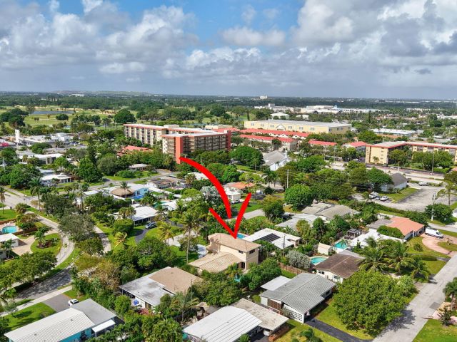 Продажа дома по адресу 1300 NE 26th Avenue NE - фото 6846736