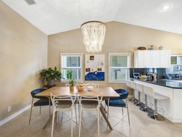 Дом в аренду по адресу 7661 W Country Club Boulevard - фото 6763996