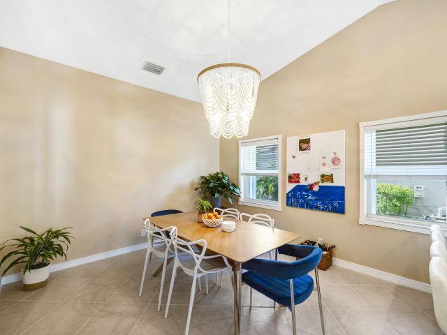 Дом в аренду по адресу 7661 W Country Club Boulevard - фото 6763997