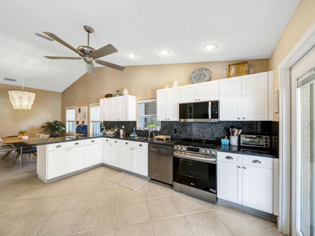 Дом в аренду по адресу 7661 W Country Club Boulevard - фото 6764002