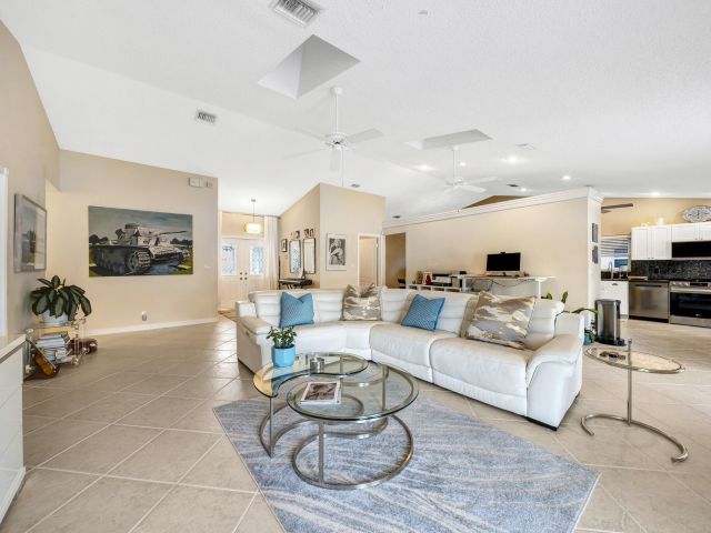 Дом в аренду по адресу 7661 W Country Club Boulevard - фото 6764003