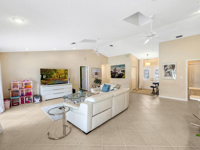 Дом в аренду по адресу 7661 W Country Club Boulevard - фото 6764004