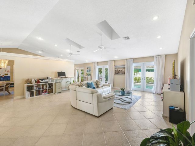 Дом в аренду по адресу 7661 W Country Club Boulevard - фото 6764005