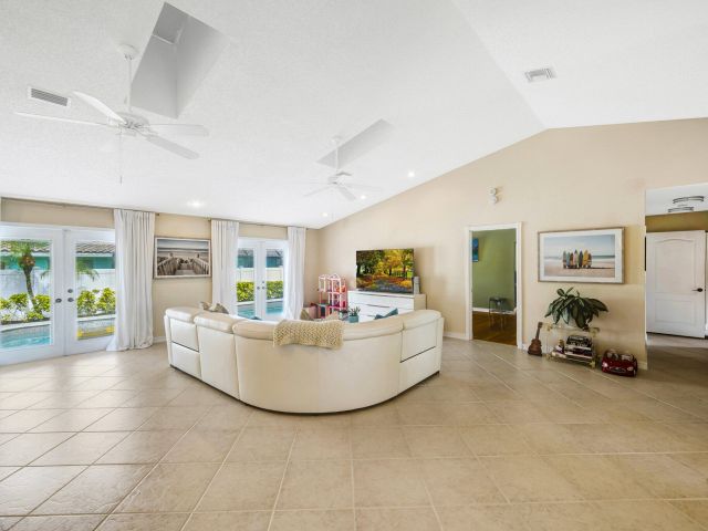 Дом в аренду по адресу 7661 W Country Club Boulevard - фото 6764006