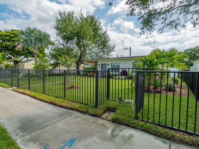 Продажа дома по адресу 301 S Swinton Avenue - фото 6771986