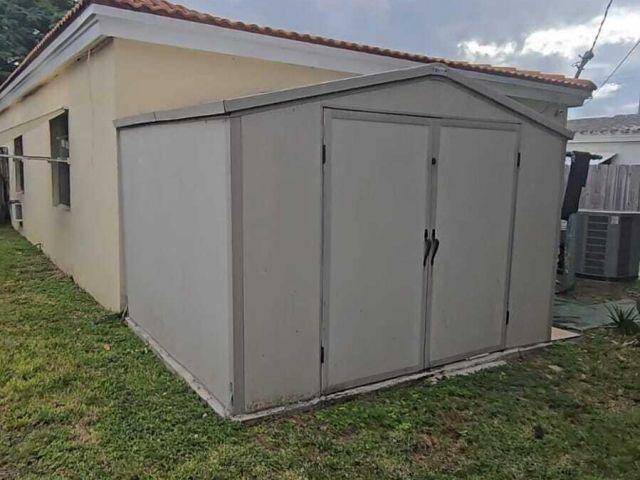 Продажа дома по адресу 1435 NE 182nd Street - фото 6764363