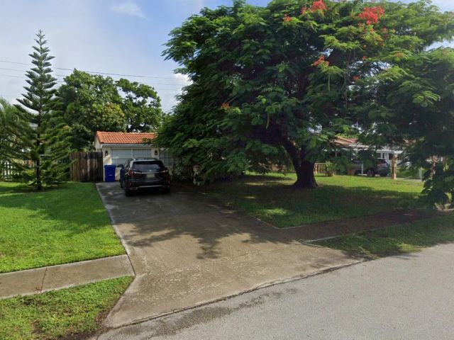 Продажа дома по адресу 1435 NE 182nd Street - фото 6764375