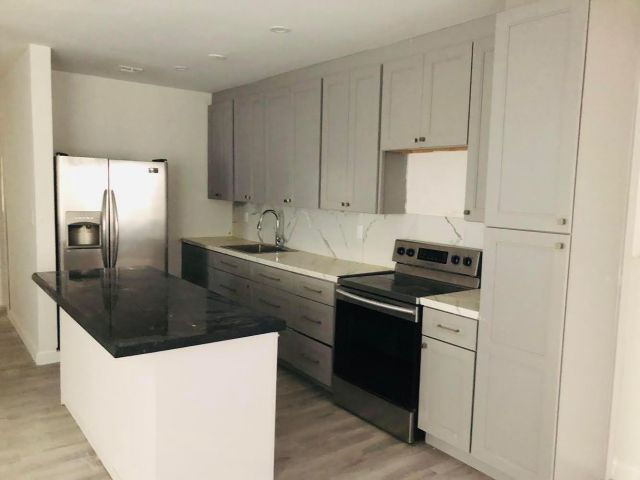 Продажа дома по адресу 1300 NE 182nd Street - фото 6764385