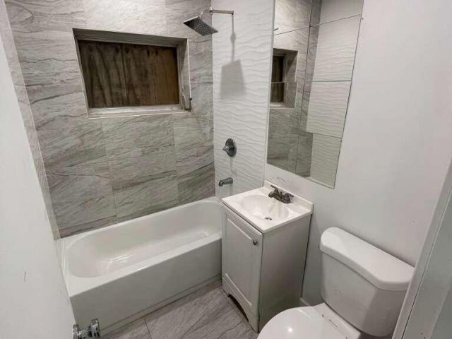 Продажа дома по адресу 1300 NE 182nd Street - фото 6764389