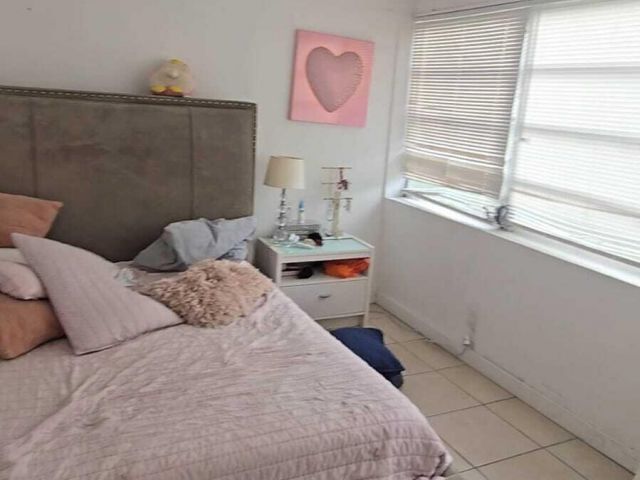 Продажа дома по адресу 1300 NE 182nd Street - фото 6764390