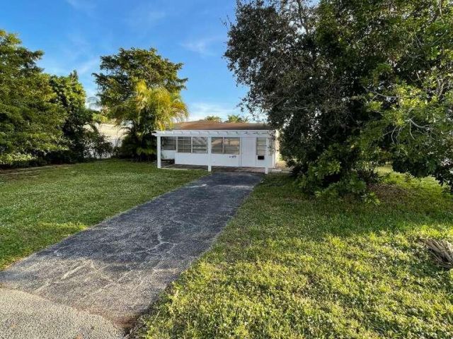 Продажа дома по адресу 1300 NE 182nd Street - фото 6764394