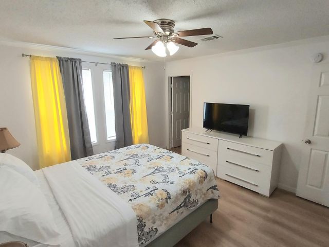 Дом в аренду по адресу 1401 W 9th Street - фото 6764534