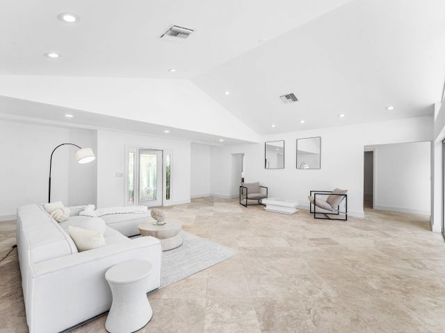 Продажа дома по адресу 1332 SW Tamarind Way - фото 6809065