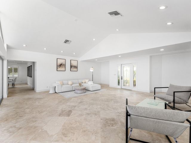 Продажа дома по адресу 1332 SW Tamarind Way - фото 6809066