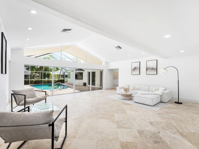 Продажа дома по адресу 1332 SW Tamarind Way - фото 6809068