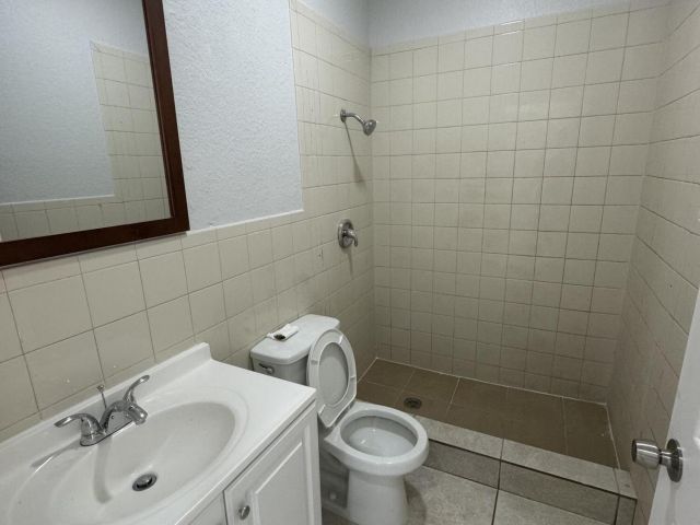 Дом в аренду по адресу 623 SW 10th Street - фото 6770359