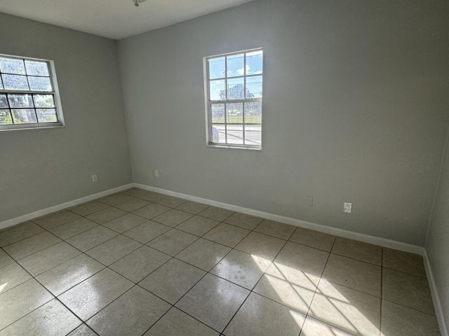 Дом в аренду по адресу 623 SW 10th Street - фото 6770360