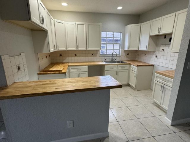 Дом в аренду по адресу 623 SW 10th Street - фото 6770365