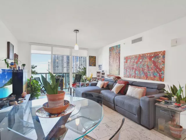 Продажа квартиры #2910 - фото 6769117