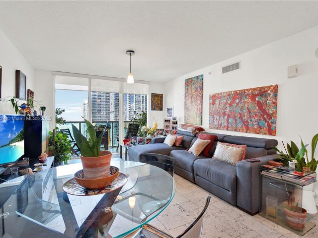 Продажа квартиры #2910 - фото 6769117