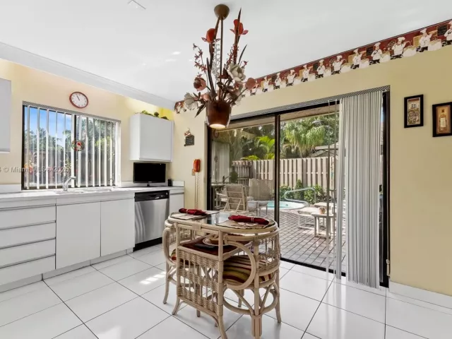 Продажа дома по адресу 7665 Sierra Dr W - фото 6792053