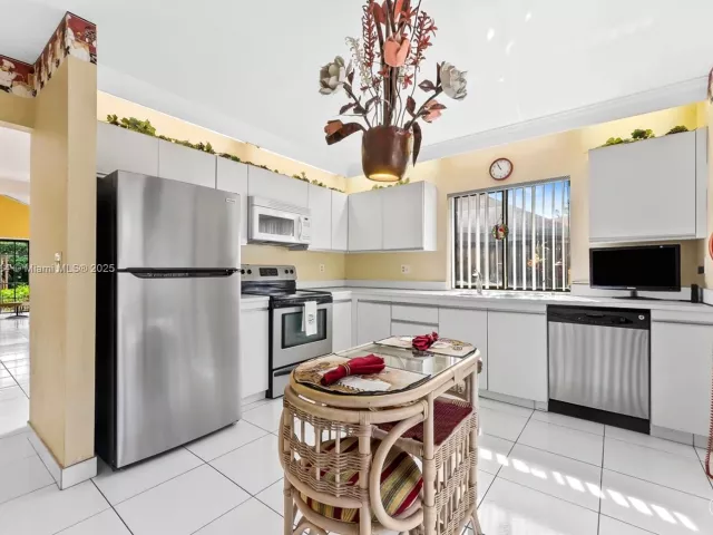 Продажа дома по адресу 7665 Sierra Dr W - фото 6792054