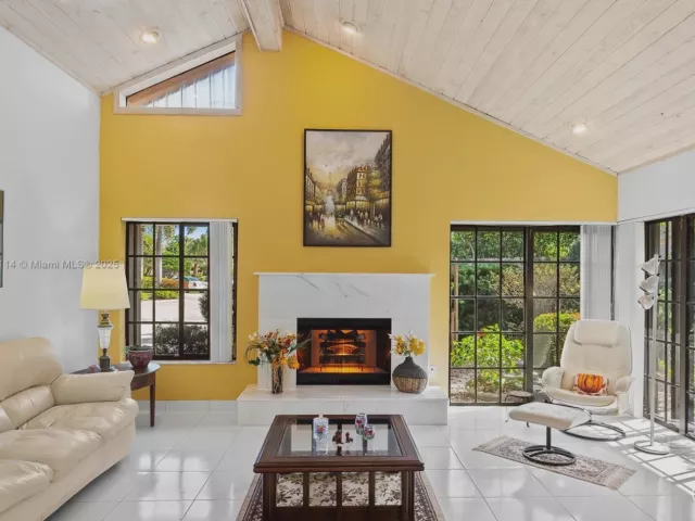 Продажа дома по адресу 7665 Sierra Dr W - фото 6792056