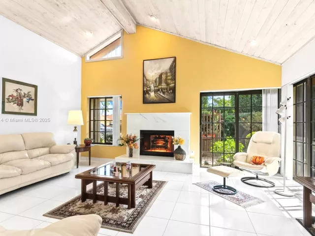 Продажа дома по адресу 7665 Sierra Dr W - фото 6792057