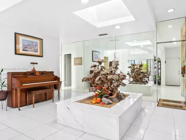 Продажа дома по адресу 7665 Sierra Dr W - фото 6792058