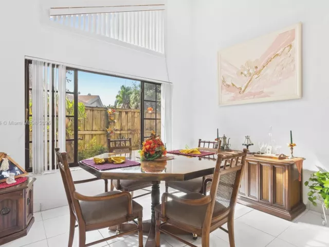 Продажа дома по адресу 7665 Sierra Dr W - фото 6792059