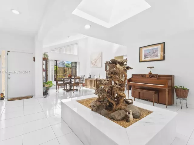 Продажа дома по адресу 7665 Sierra Dr W - фото 6792060