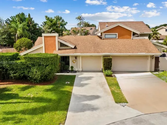 Продажа дома по адресу 7665 Sierra Dr W - фото 6792063