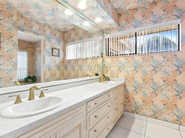 Продажа дома по адресу 7665 Sierra Dr W - фото 6792046