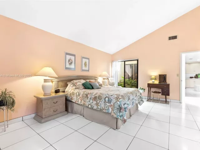 Продажа дома по адресу 7665 Sierra Dr W - фото 6792047