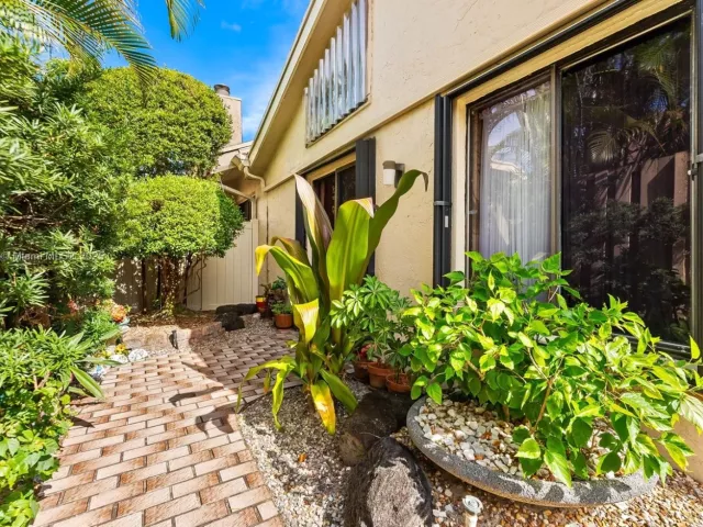 Продажа дома по адресу 7665 Sierra Dr W - фото 6792049