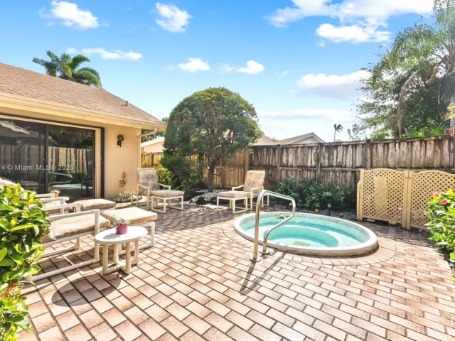 Продажа дома по адресу 7665 Sierra Dr W - фото 6792051