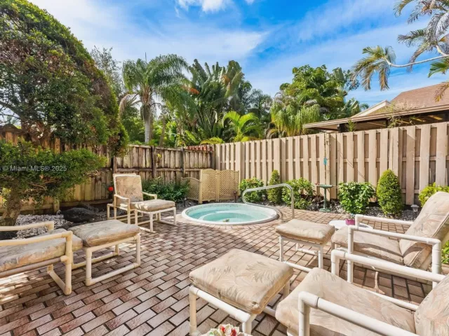 Продажа дома по адресу 7665 Sierra Dr W - фото 6792052