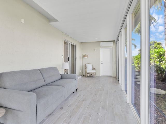 Продажа дома по адресу 14656 Country Side Lane - фото 6771994