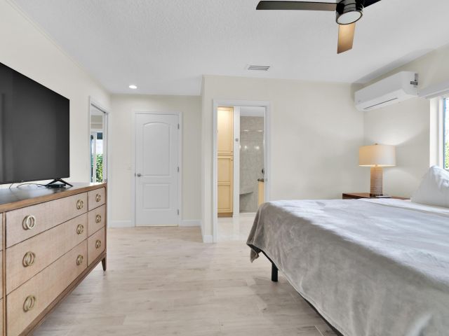 Продажа дома по адресу 14656 Country Side Lane - фото 6771996