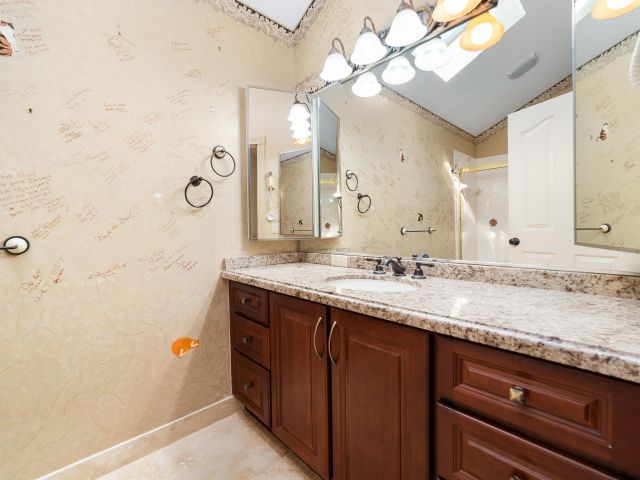 Продажа дома по адресу 2368 Saratoga Bay Drive - фото 6785978