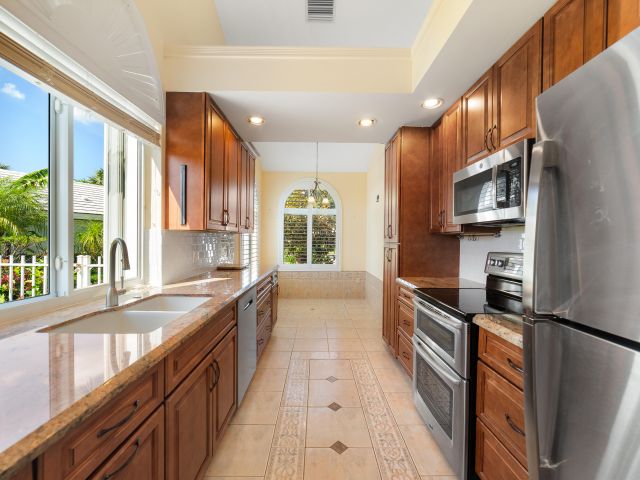 Продажа дома по адресу 2368 Saratoga Bay Drive - фото 6785980